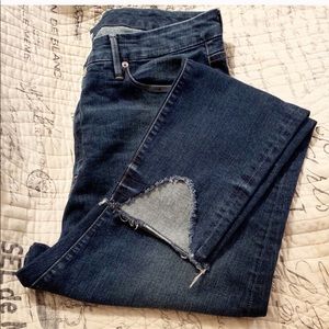 Good American good legs jeanscut front and Fry hem